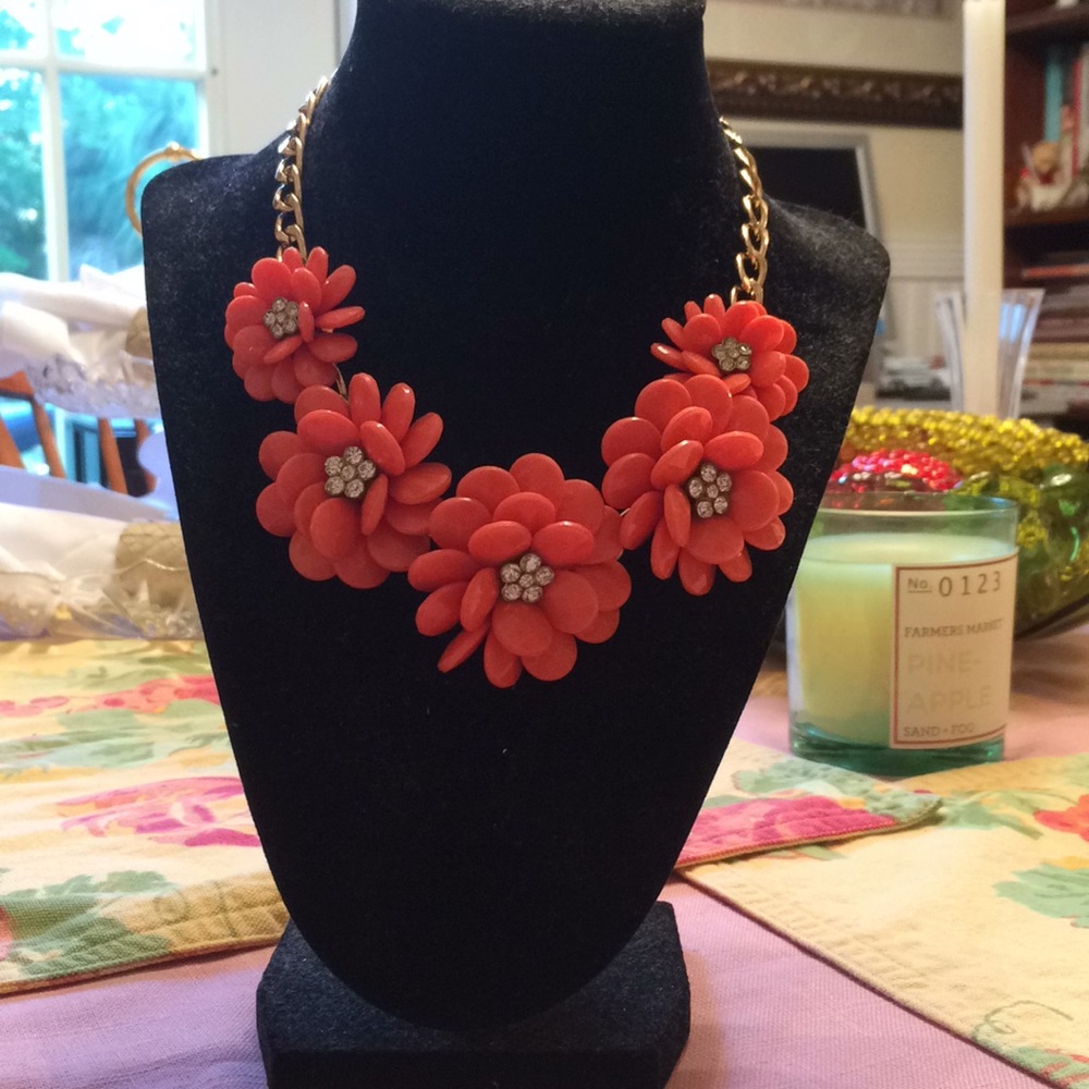 Statement necklace